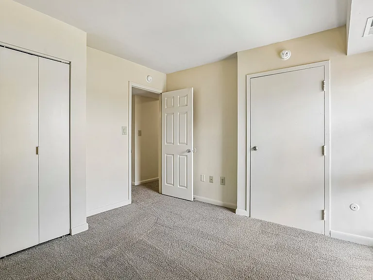 Plaza I Apartments — Photo 18