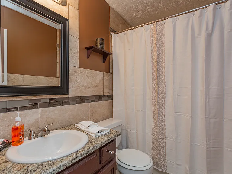 1005 Looby Cir — Photo 15