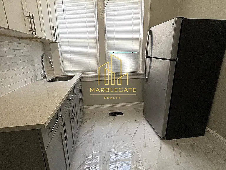 35-37 Hanford St #11R — Photo 3