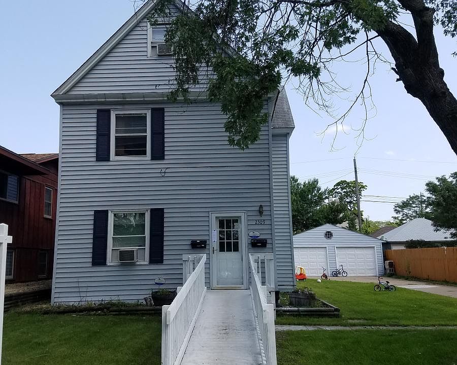 1st image of 2309 6th St NE