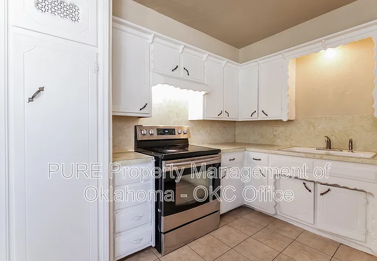 3906 S Hudson Ave — Photo 8