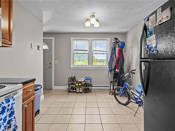 3rd image of 29 Cowesett Ave APT 4