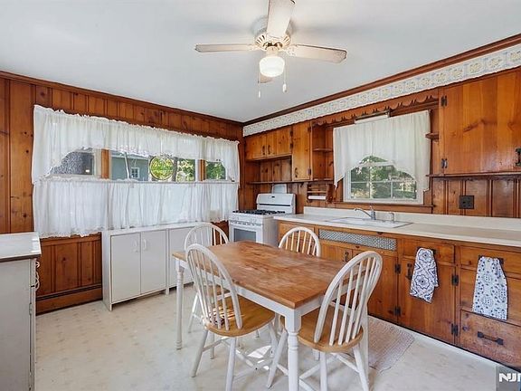 4th image of 749 Kinderkamack Road