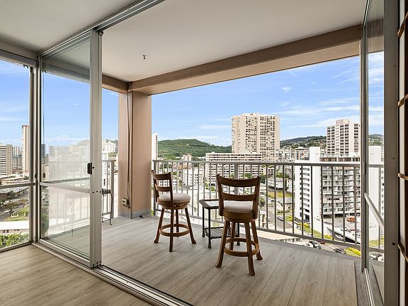3rd image of 1617 Keeaumoku St APT 1401