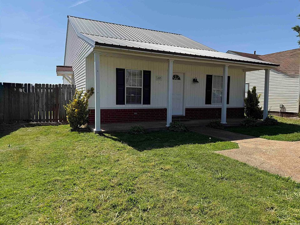 1st image of 225 Sequoia St