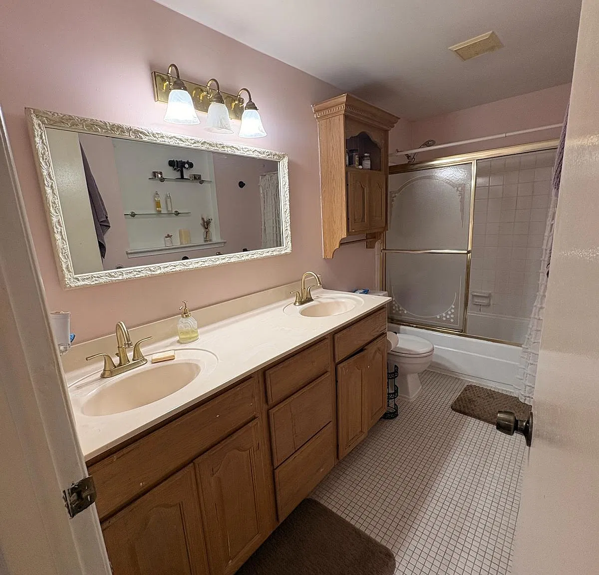 4 bed, 2.5 bath, 2019 sqft, $2,300 — Photo 2