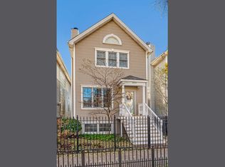 1933 W Roscoe St, Chicago, IL 60657