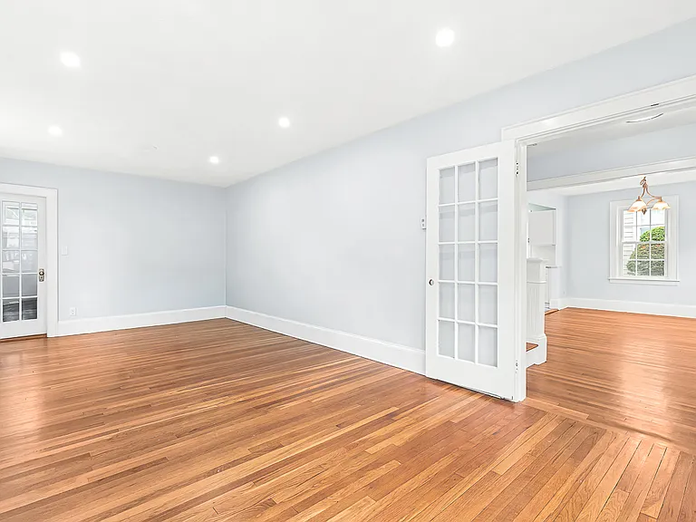 48 Whitney Rd — Photo 4