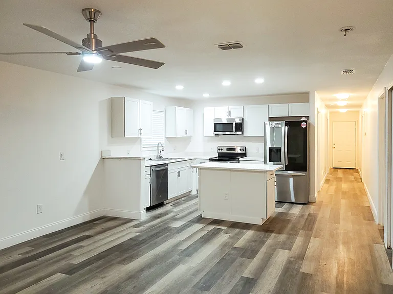 223 Monterey Blvd — Photo 4