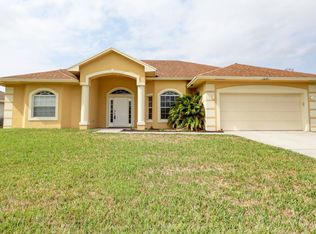1041 SW Alcantarra Blvd, Port Saint Lucie, FL 34953