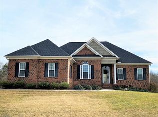 185 Northcrest Dr, Stokesdale, NC 27357