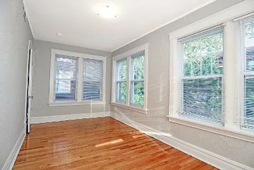 6337 N. Rosebury - Updated 4-Bedroom, 1-Bath Apartment in Clayton's Demun Neighbrohood at Demun -... — Photo 3