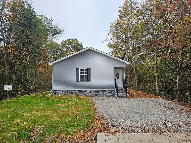 211 Sims Ln — Photo 2