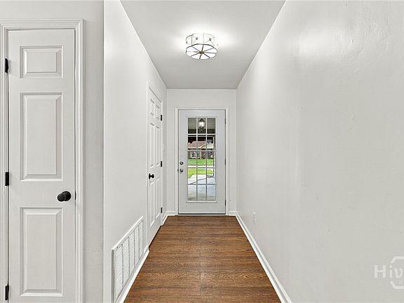 4th image of 10 Hanging Moss Road