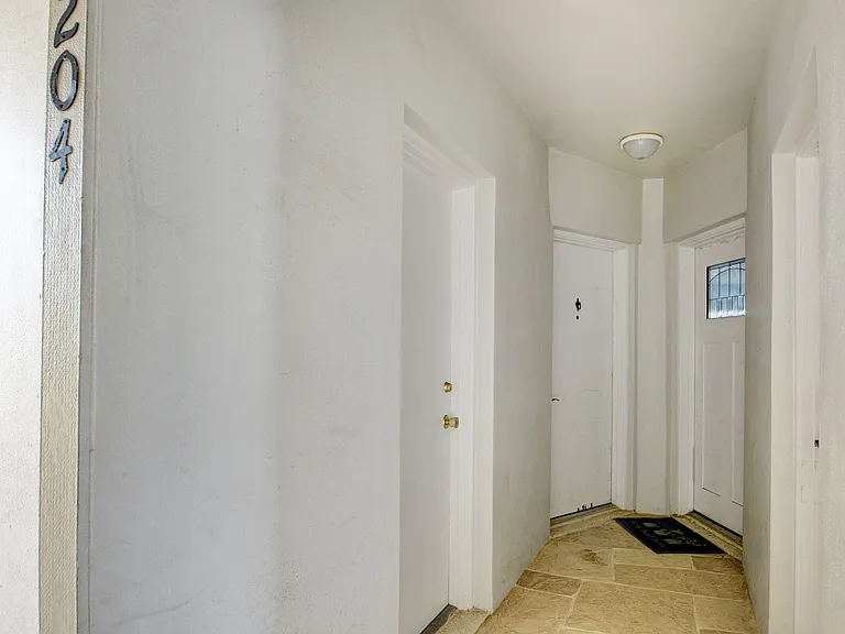410 Wilma Cir #204 — Photo 2