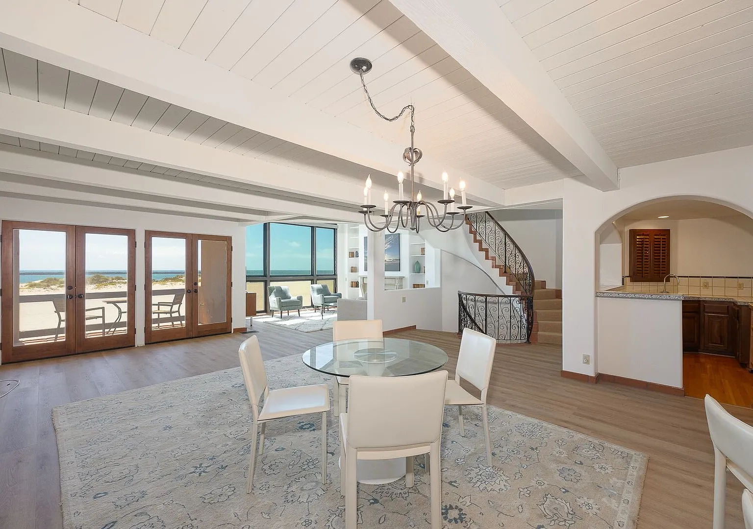 Oceanfront -3 Bedroom + 2.5 Bathroom Tri-Level Home | Hollywood Beach | Oxnard | Unfurnished — Photo 3