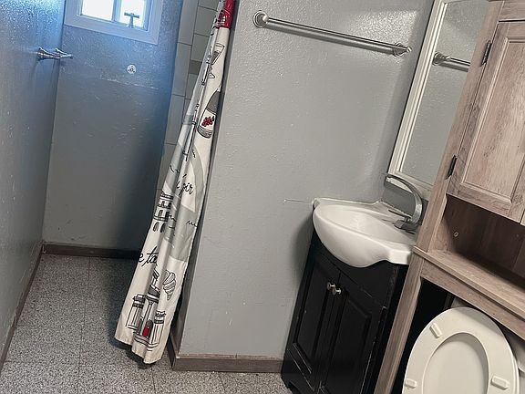 4th image of 8423 Laurel Ave APT A