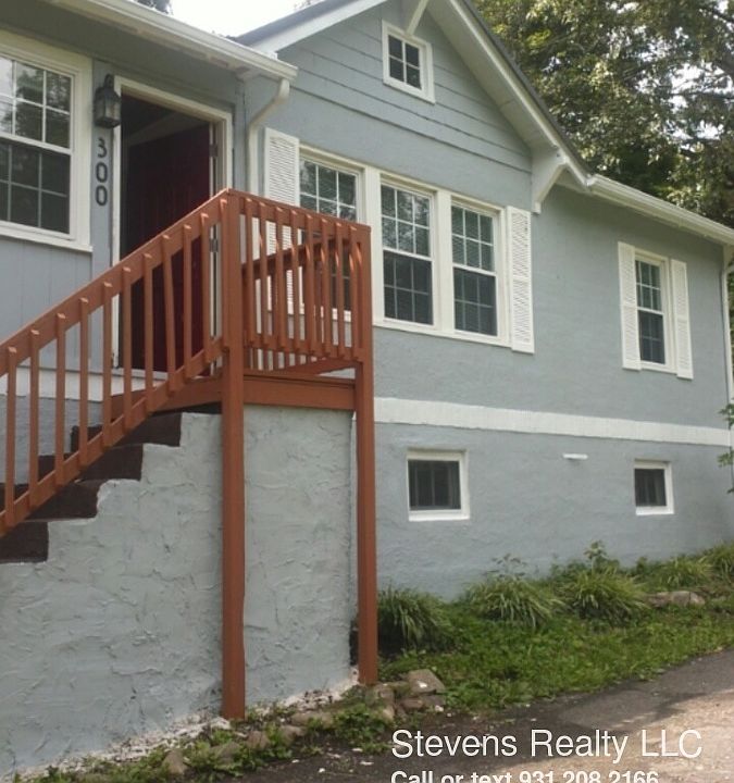 1st image of 300 Dahlia Dr
