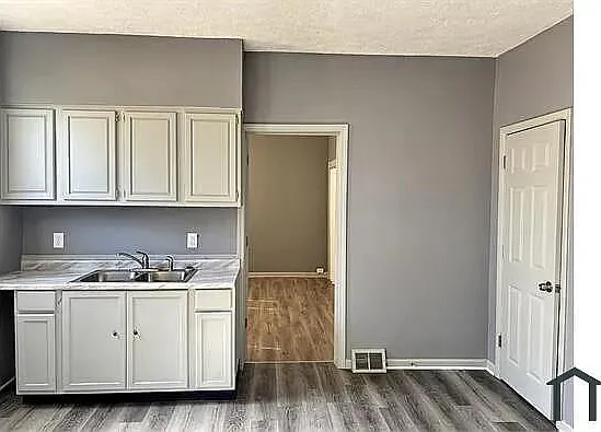 4019 Newark Ave — Photo 6