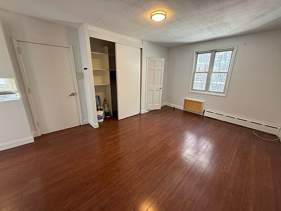2nd image of 556 Sackett St #2