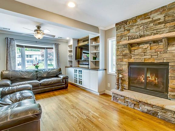 5th image of 43 Fawn Ln W