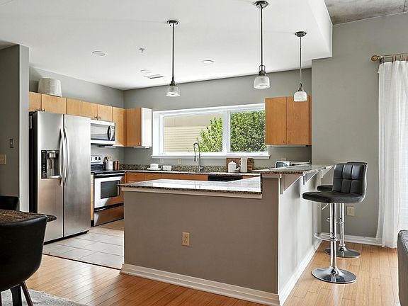 3rd image of 1101 18th Ave S APT 202