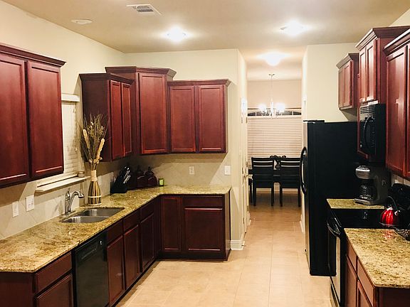 4th image of 302 Commonwealth Dr