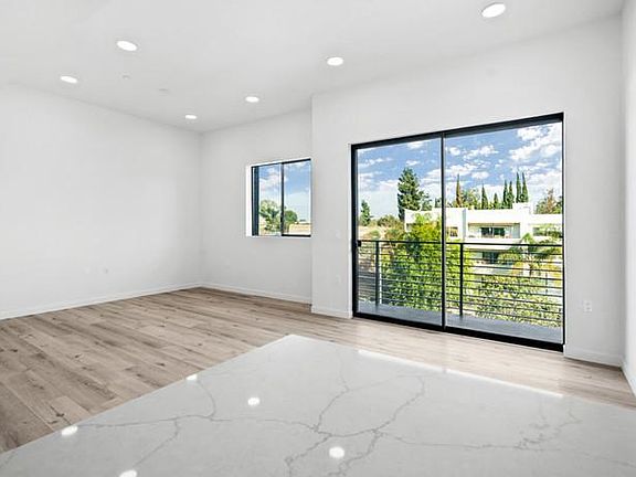 2nd image of 4707 Fulton Ave #203
