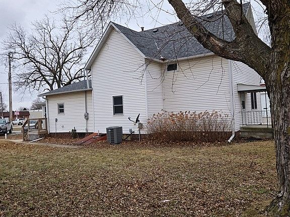 4th image of 404 Cass St