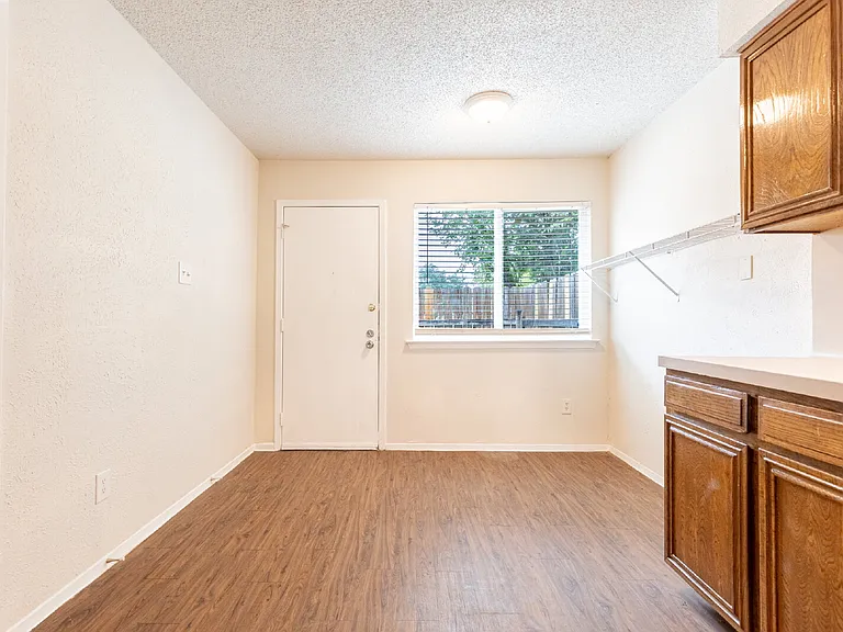 323 W William Cannon Dr #B — Photo 13