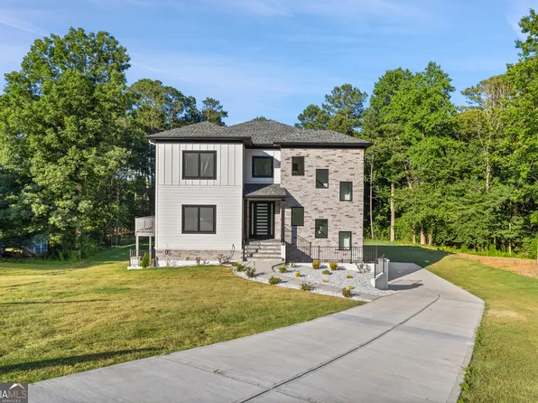 926 Parkplace, Loganville, GA 30052