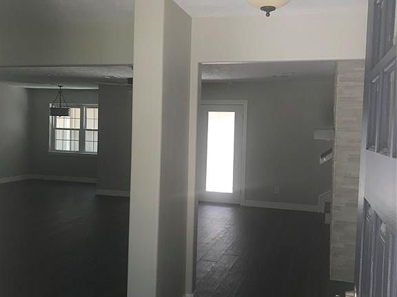 4th image of 1201 Minglewood Ln