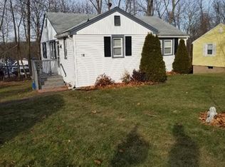 18 Gilbert Ln, Branford, CT 06405