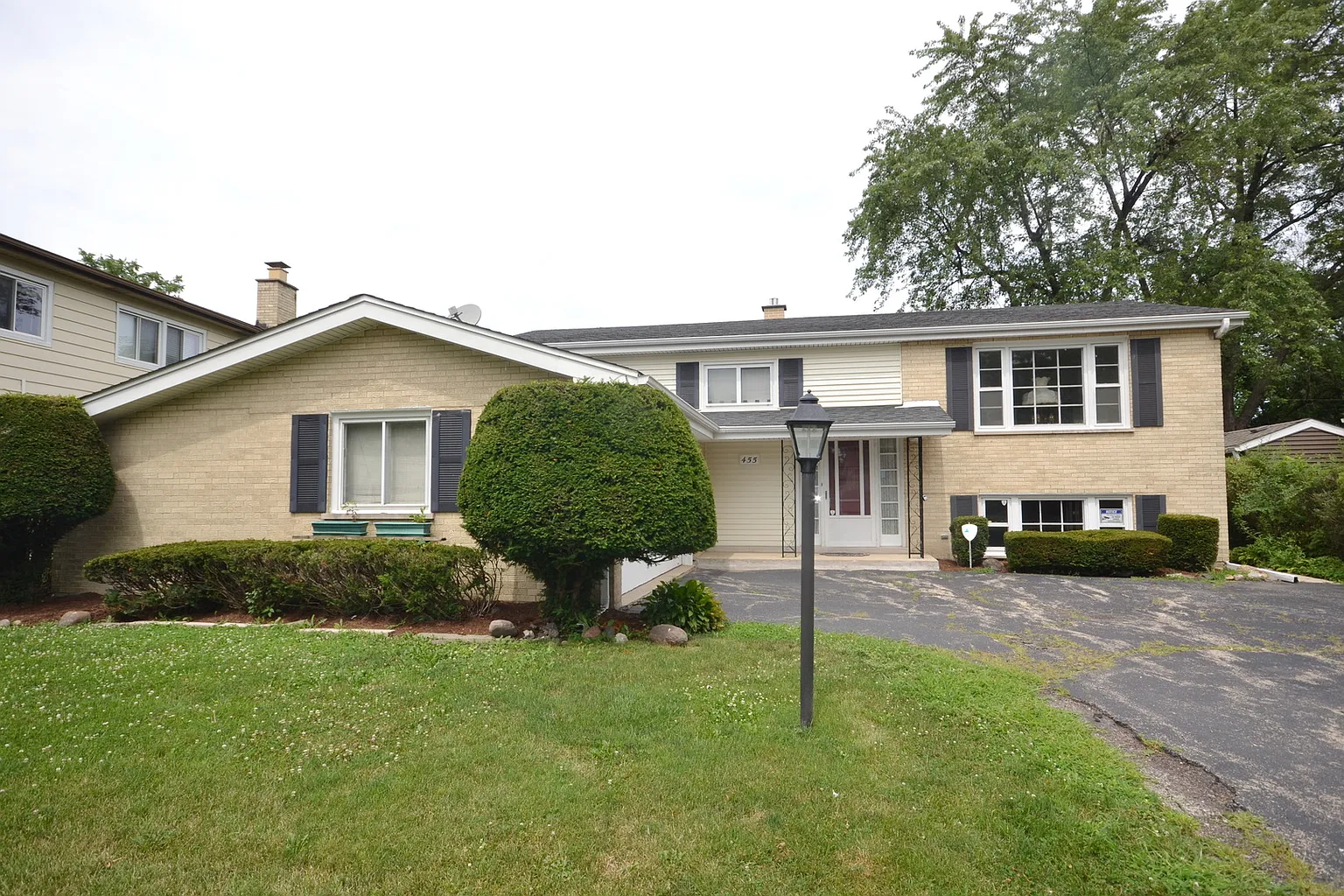455 N Wesley Dr photo 1