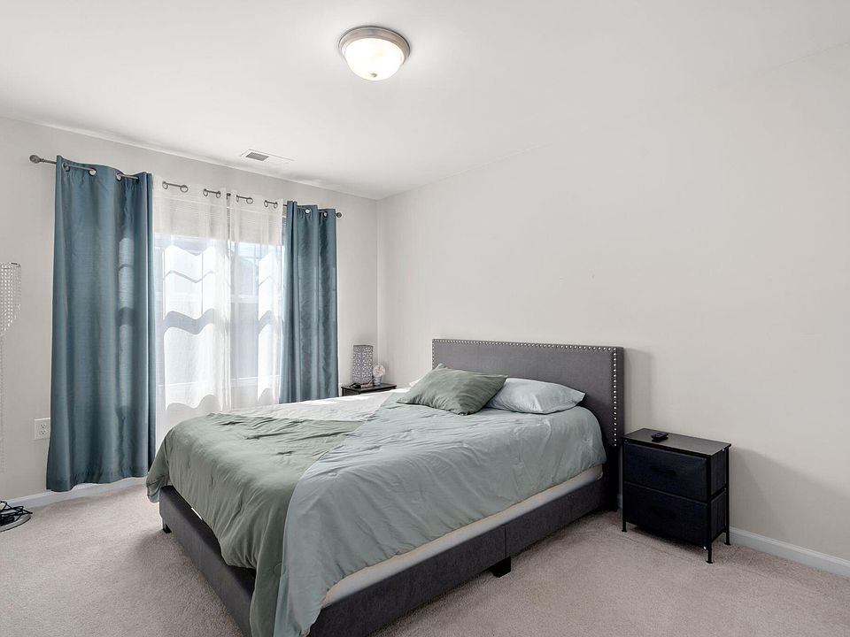 1st image of 105 Bedivere Ln