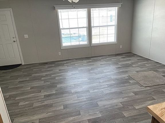 4th image of 4274 Parkway St