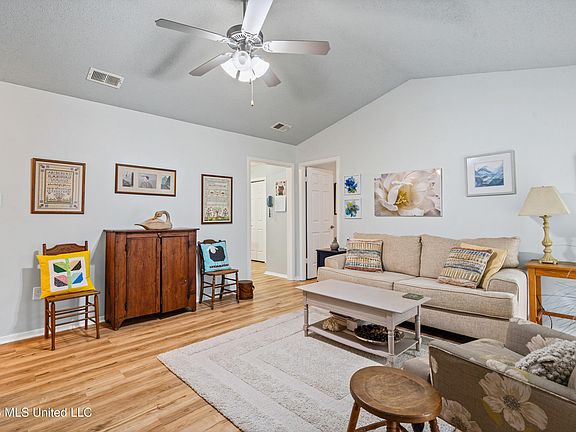 5th image of 4227 Highgate Dr