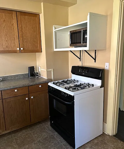Crown Apartments — Photo 6