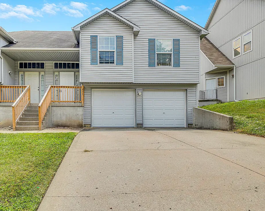 3 bed, 1356 sqft, $1,550 — Photo 1