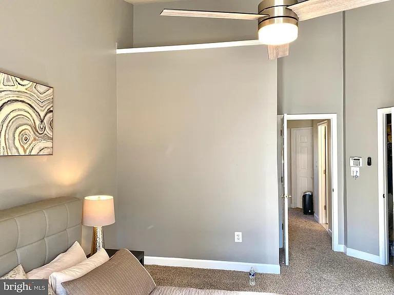 55 Taverngreen Ct — Photo 11