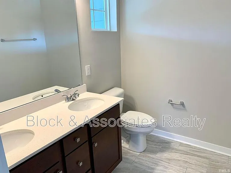 801 S Franklin St — Photo 18