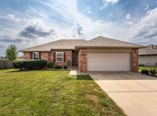 135 Pinyon Avenue, Rogersville, MO 65742