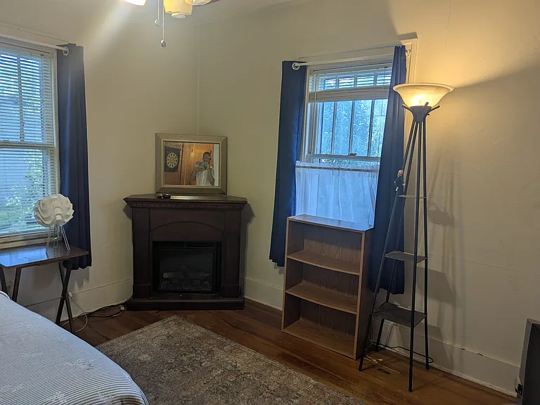1141 Campeau St — Photo 14