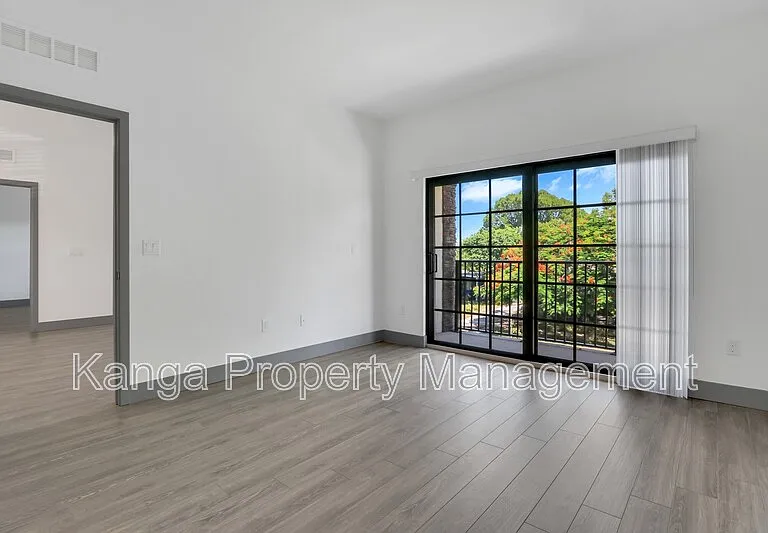 540 NE 14th Ct #104 — Photo 7