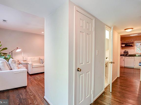 5th image of 4839 Willett Pkwy #81