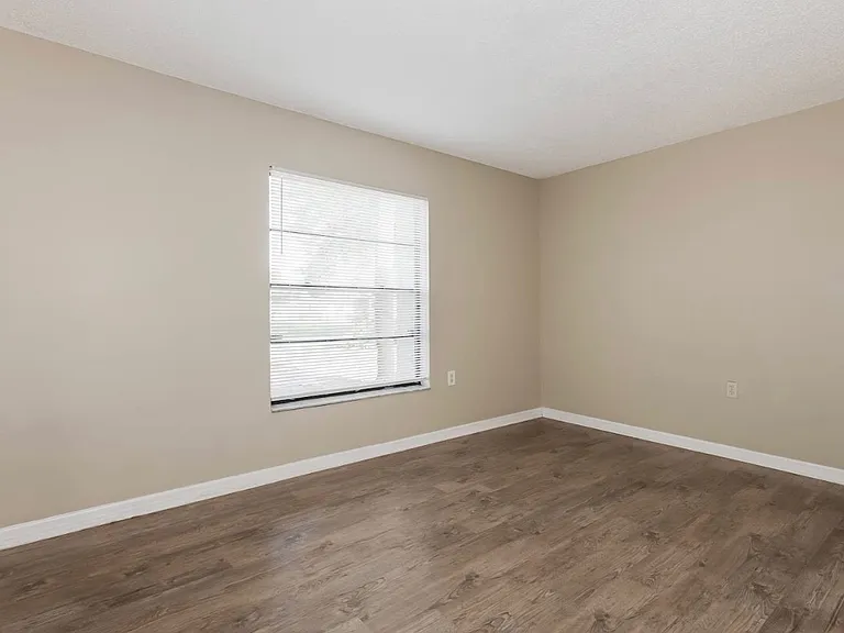 1720 Lake Crest Ave — Photo 6
