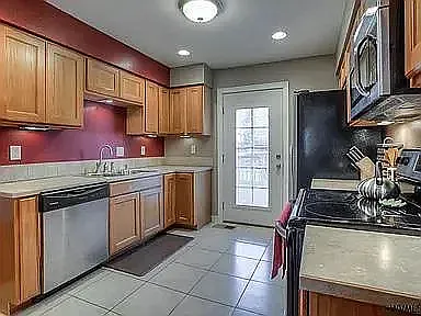 4 bed, 1276 sqft, $2,750 — Photo 2