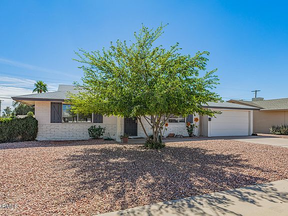 3rd image of 11035 W OAKMONT Drive