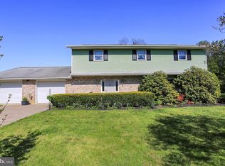 2107 Woodview Dr, Harrisburg, PA 17112