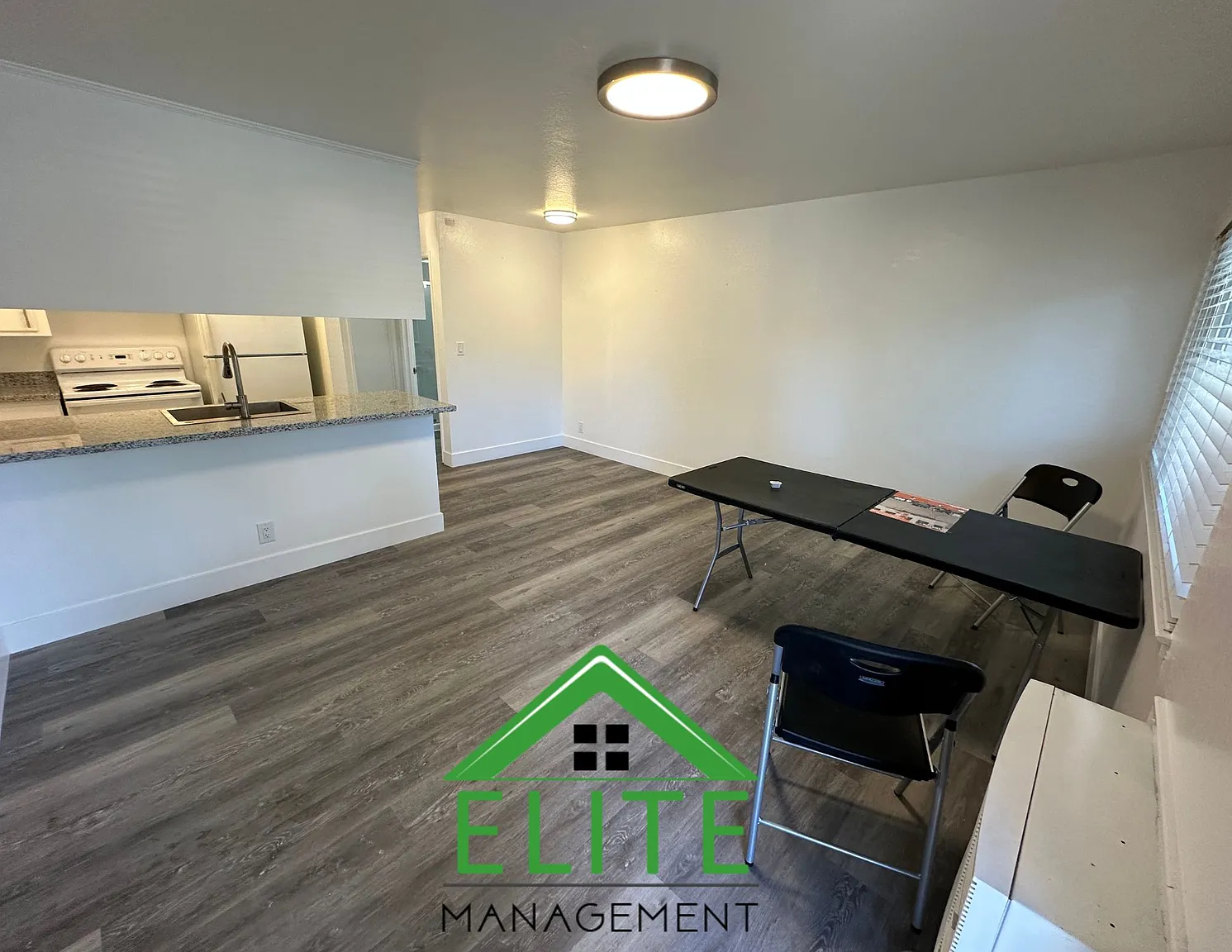 248 W Oak St APT 8 photo 1